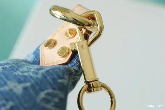 LOUIS VUITTON Rise High 0502
